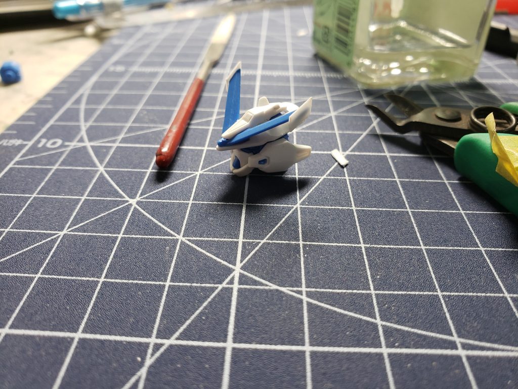 頭や肩のフィンはプラ板から整形しました。ちなみにプラ板はタ○ヤのものを使ってます。