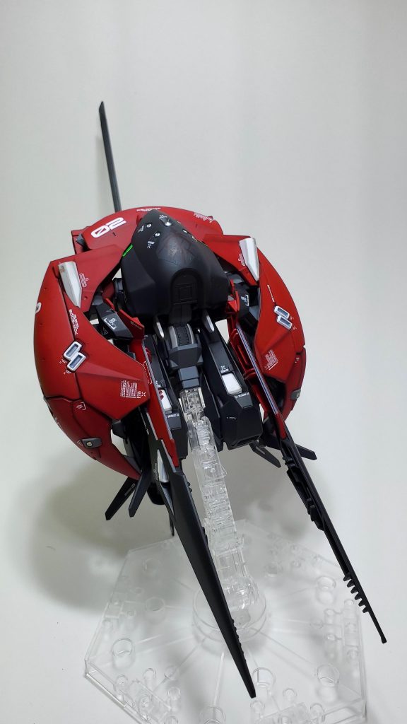 MA形態です。本形態は、かなりのパーツ差し替えが必要でMS形態時の胴体や頭部がそのまま余剰パーツとなります。全塗装なのであまり変形させたくないですがフォルムが洗礼されており かなりかっこいいです。