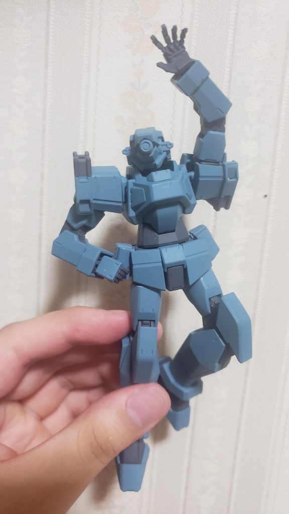 シャルドールローグの顔以外全部使っています。全体にタミヤの『インターミディエイトブルー』を吹いてパスファインダーの基本色を表現しました。