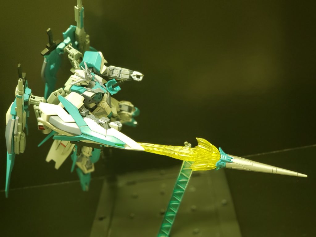 シールドに装備してあるショットランサーです。エフェクトパーツを使うことで射出シーンを再現しました！