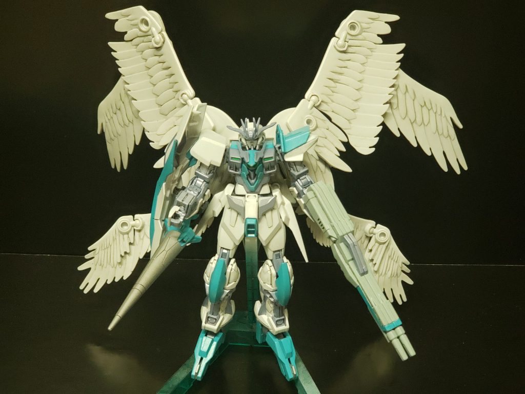 製作段階での第二プランでセラフィムウイングを用いてエンドレスワルツ版の再現もパーツの差し替えで出来るようになってます。単機での運用の際このプランを選択すると思われます。