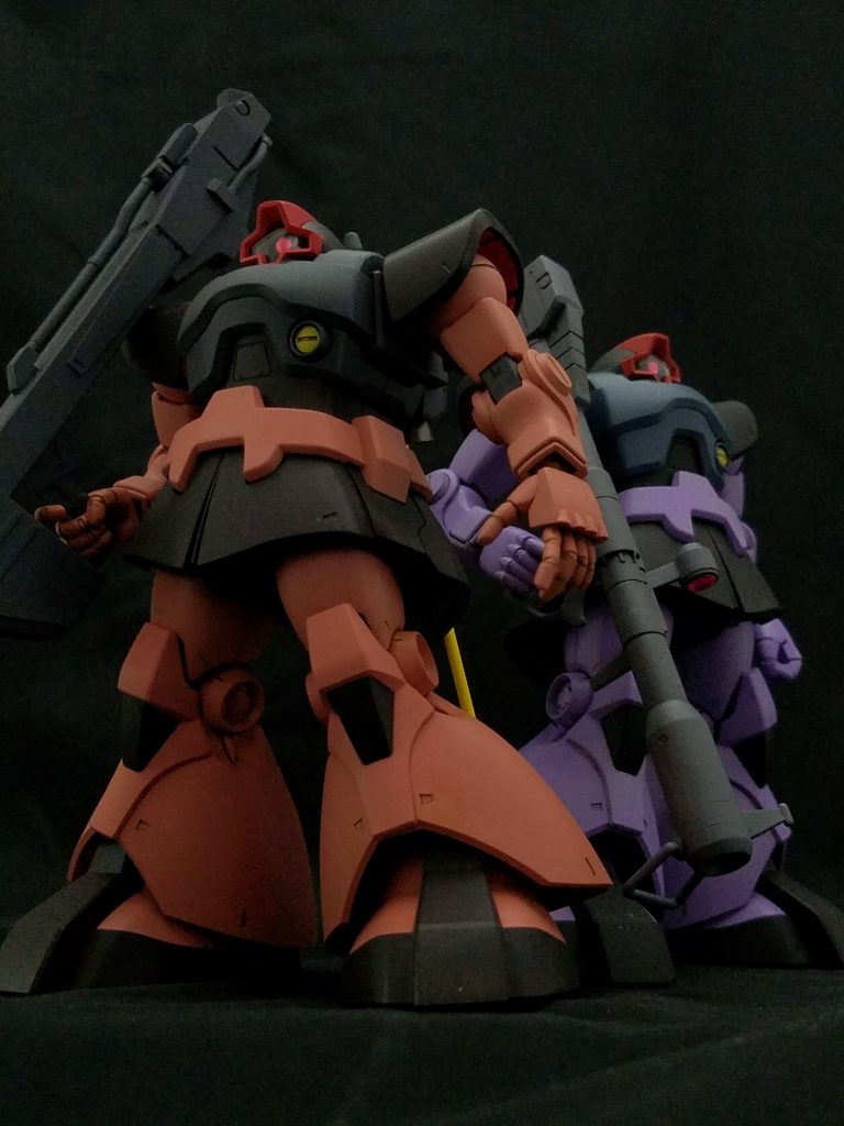 量産機と2ショット。