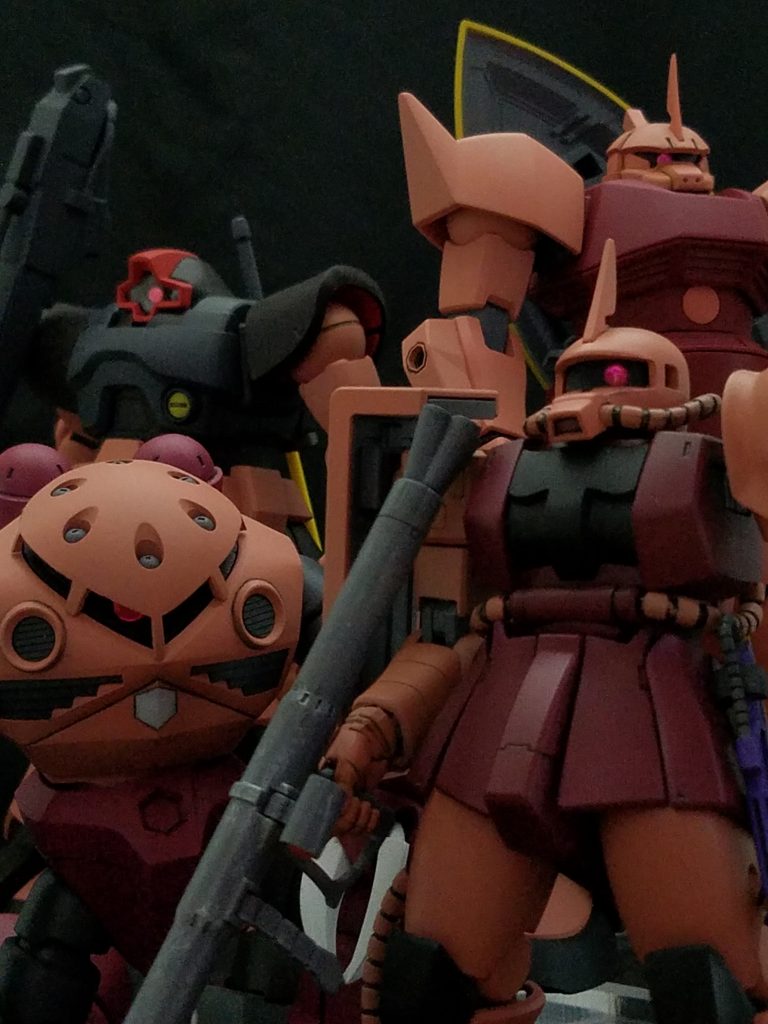 現在制作しているシャア専用機、勢揃い。