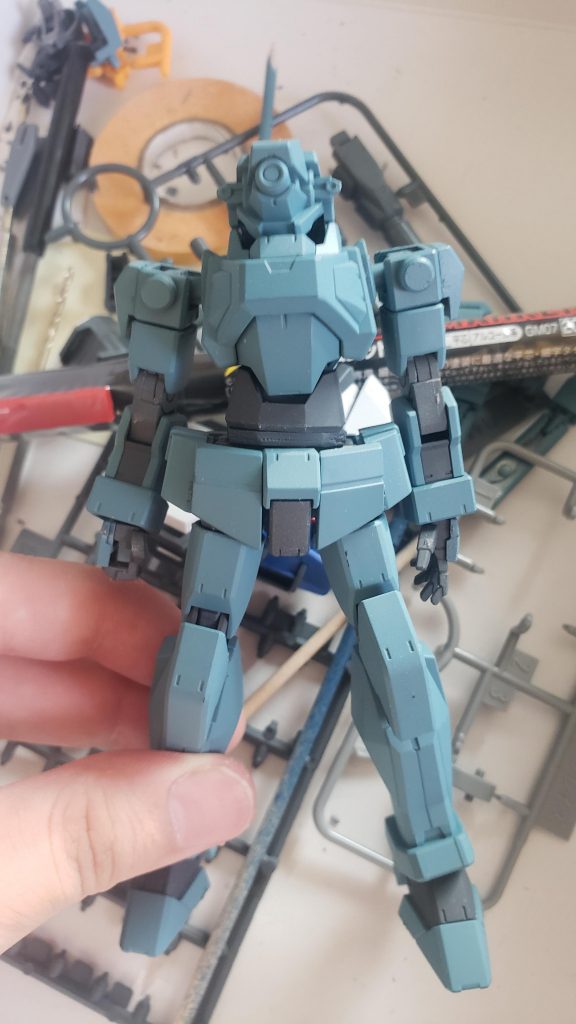 パスファインダーに肩装甲なんてない！と思ったので肩外しました。これで腕の稼働も広くなりました。