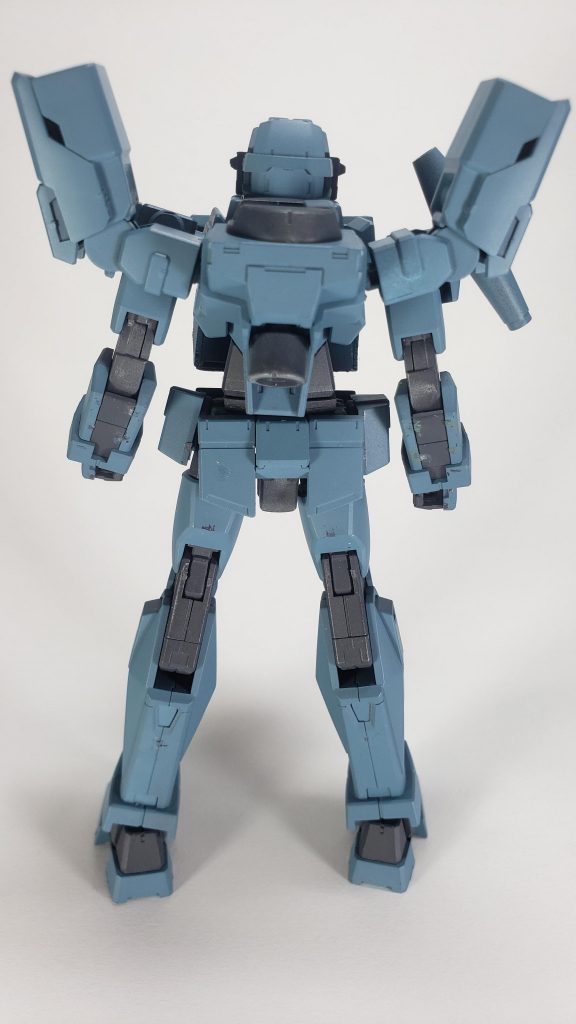 後ろ。ApexLegendsではグラップルフックを固定するものをストライクガンダムの腕を使って表現してみました。というか近くにあったストライクを犠牲にしました。ごペンなさい。