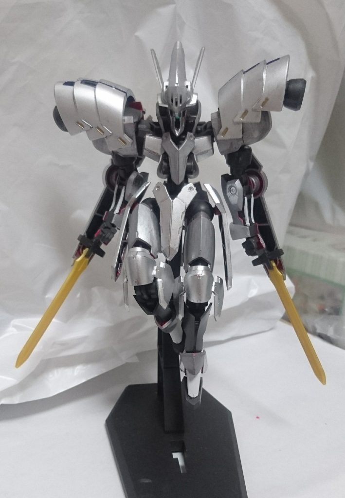 グリムゲルデ本来の武装の剣もあります。