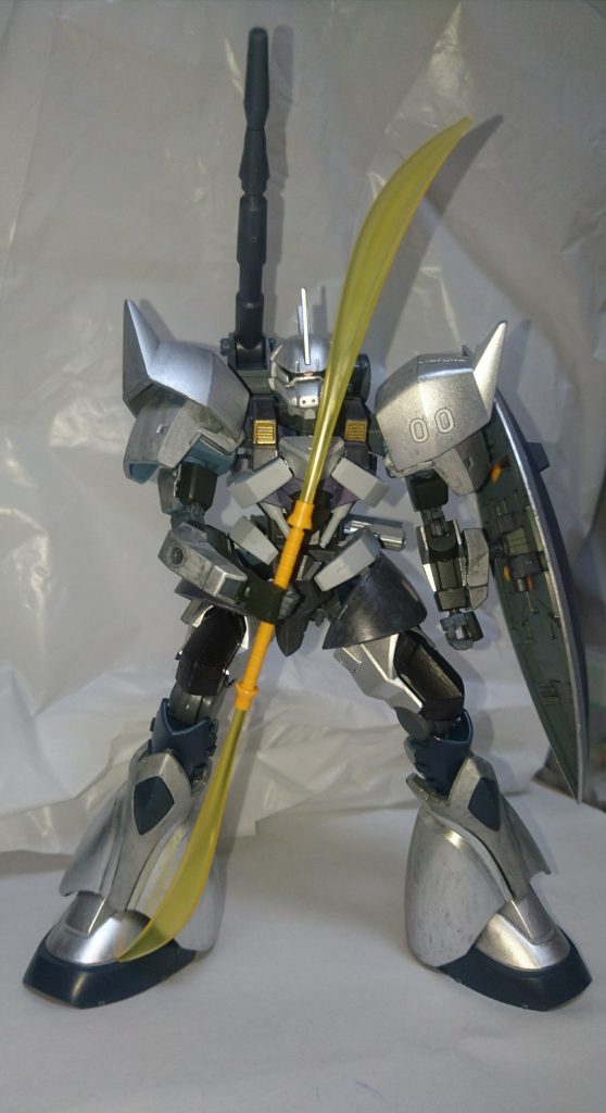 ビームナギナタ普段はシールド裏に装着させてます。ビーム兵器が使えない鉄血世界では、こういう武装になります。