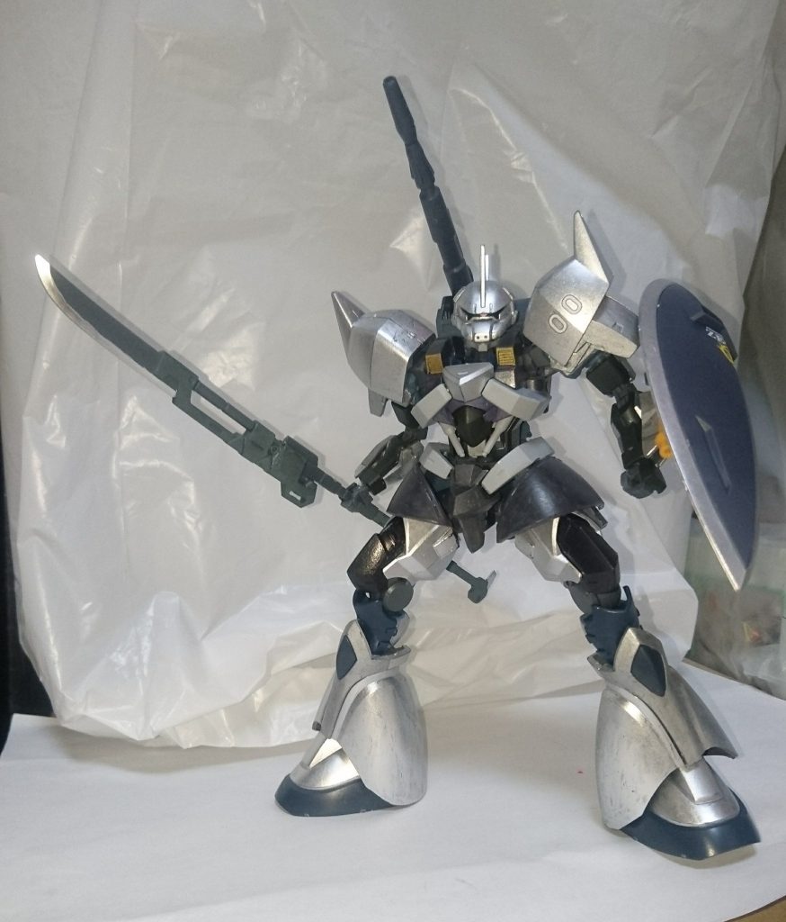 シャープグレイブ百錬や漏影に付いてくる片刃ブレードにコトブキヤの薙刀と片刃ブレードの鞘を良い感じに加工し、ビームナギナタをイメージして作成しました。