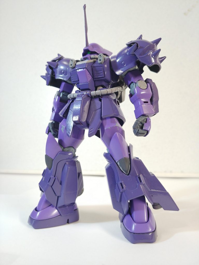 立ち姿です。長いブレードアンテナはジャミング等の機能がモリモリな設定で、お気に入りポイントです笑