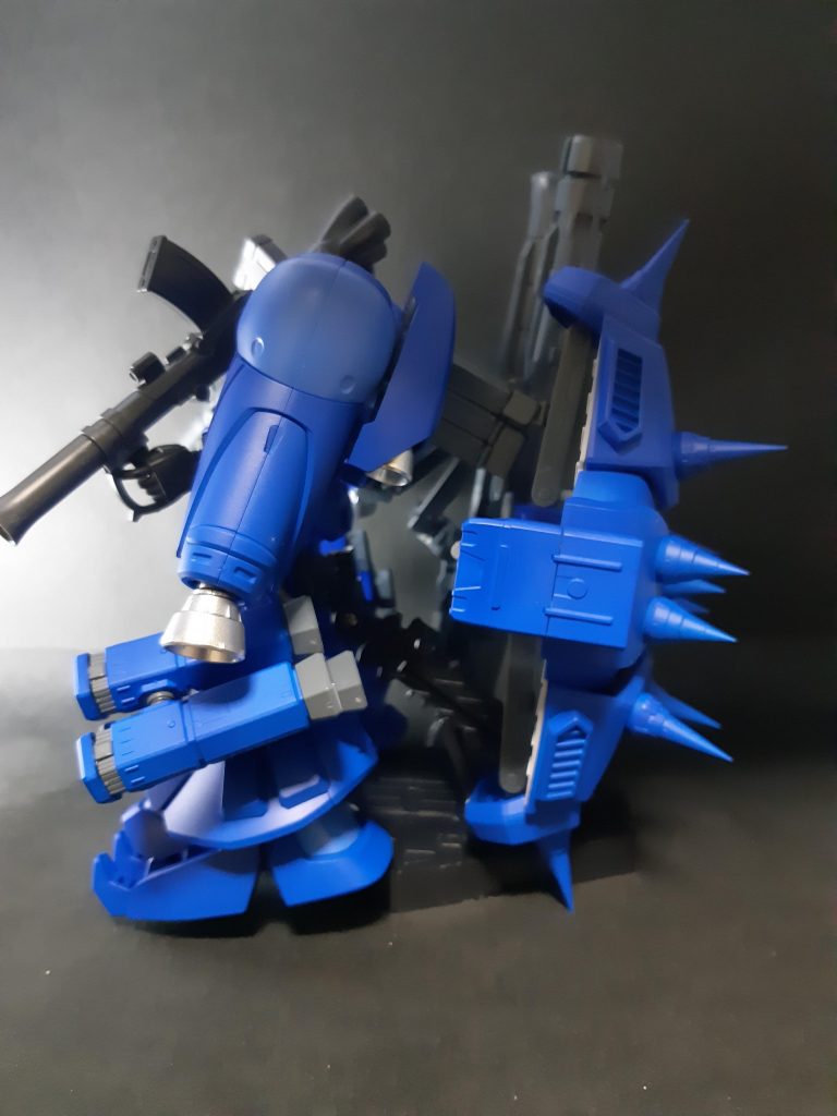 左から。シールドにMSスパイクとガンプラバトルアームアームズのミサイル。