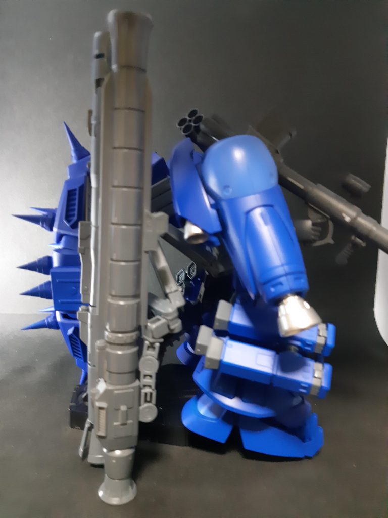 右から。バズーカを左右に分けると羅刹天みたいになったので、2つとも右にしてみました。