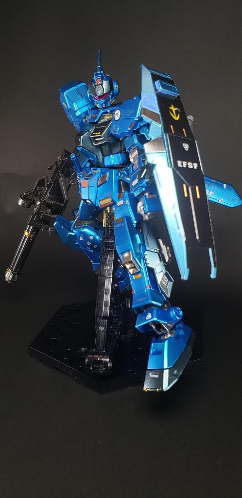 HADES発動時には機体各部の排気口が強制排気により赤熱化するほどの出力となる[4]。同時に各部センサーも赤く発光するが、これはEXAMを模倣した機械的なものである[4]。「ペイルライダー計画」は、HADESに適応するための肉体改造などを施したパイロットを生み出す、非人道的な研究を含むものであったとされる[4]。