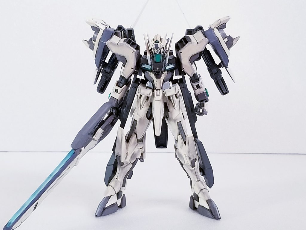 カラーリングは渋めにしました。【武装】GNバスタードソード改  ×1GNソード改  ×2GNお腹ビーム  ×1ビームライフル(両腰に付いてます)  ×2ビームサーベル(両足のカバーに収納)  ×2ビームダガー(両足のつま先から出ます)  ×2アンカー(両膝、ギミックなし 設定のみ)  ×2改めてみると結構盛り込んだようです( ̄▽ ̄;)