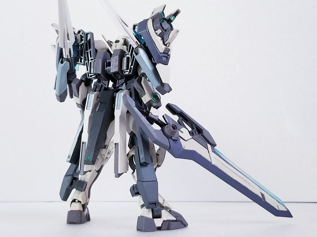 後ろ姿。ソードを上向きにしてアヴァランチエクシアをイメージ??バスタードソードは分解して二振りの剣になります。