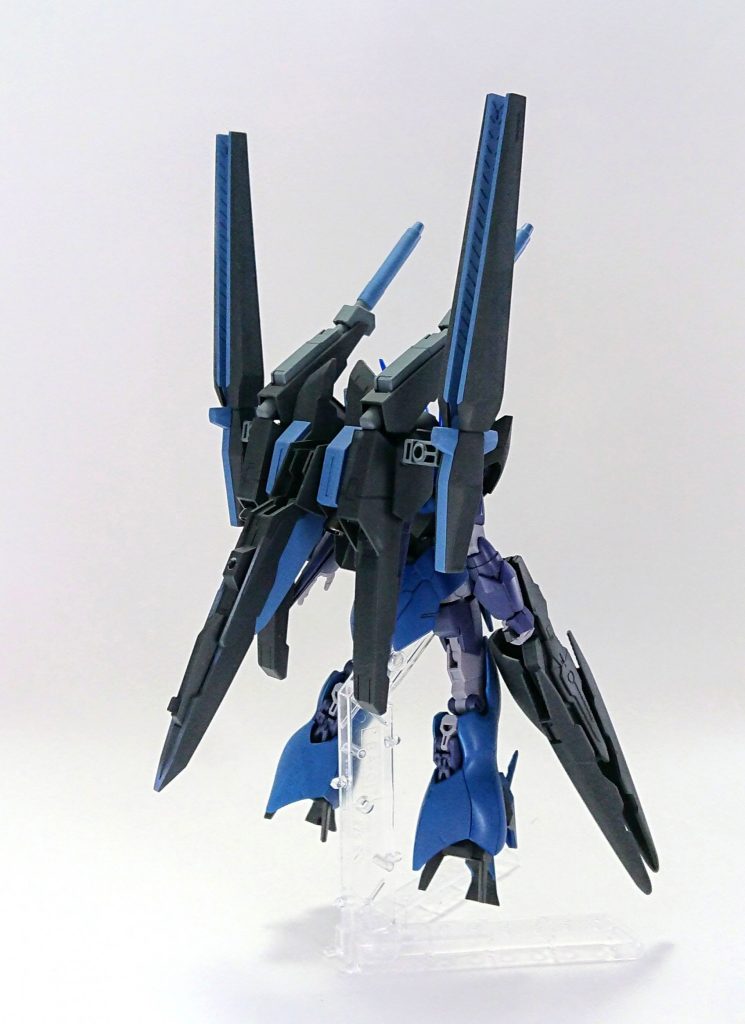 後ろです。ヴィヴァーチェよりもさらにボリュームがあります。バックパックが変わるだけで印象がかなり変わりますね。接続はヴィヴァーチェと同じです。(ちなみにアルスアースリィは一体しか作ってないので、2体作った訳では無いです)