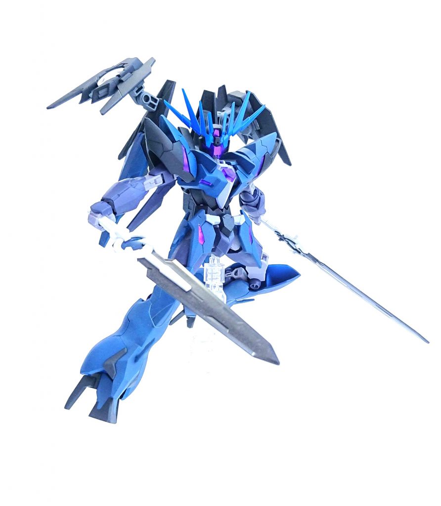 この形態の目玉武装はバックパックの大型の剣です。想像以上に似合いますね。ヴィヴァーチェの戦い方としては、バエルのように戦う感じですね。