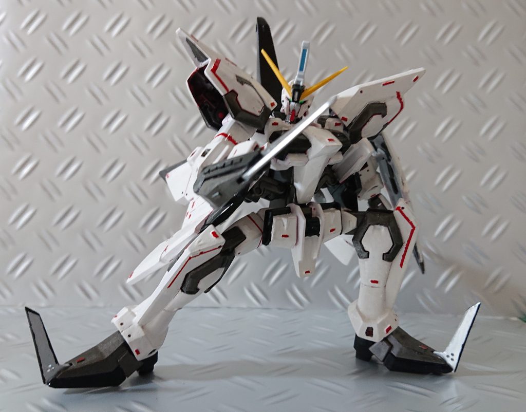 その他、ヤスリでエッジ出したものの厚塗りで効果半減。