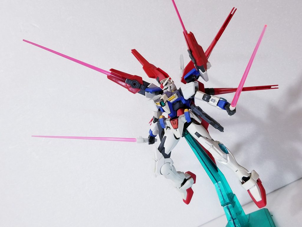 【武装】GNソードIII  ×1GNビームライフル ショート  ×2ビームサーベル(バックパック  腰)  ×4ハイパービームサーベル(両肩)  ×2ファンネル  ×4なかなかいい装備してます。  ありがとうございました( ´ω` )/