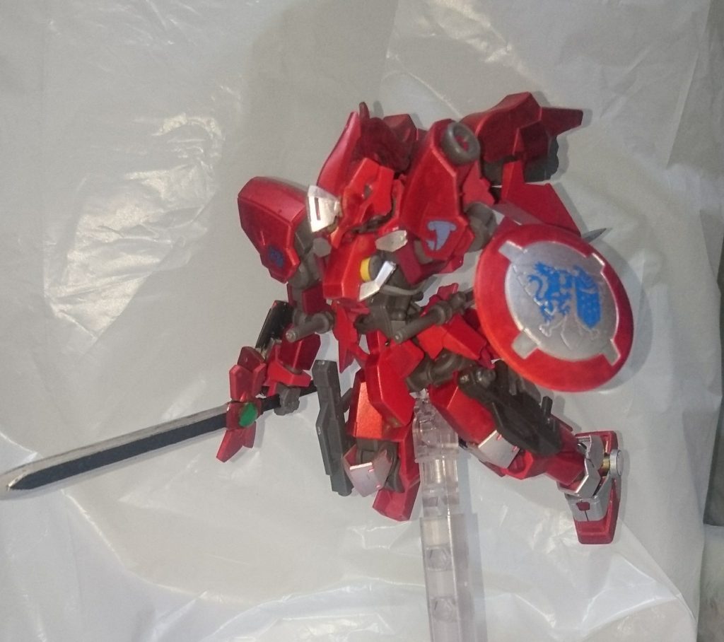 会社の先輩に見せたら、「ガリアンみたいな色してるな」と言われました。ガリアンもっと赤いし、ゴツいですよ……