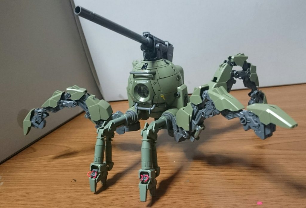 前の方をアームで支えて前足を浮かせてみる。これになんの意味があるのだろうか…