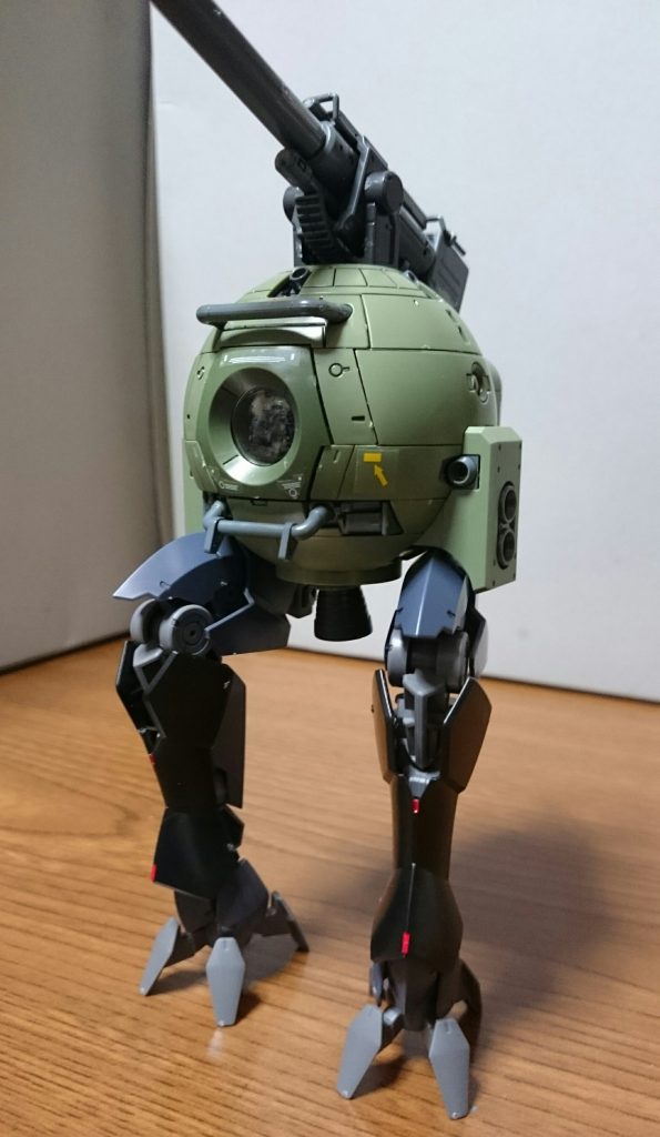 こちらも向こうの機体の脚を奪って反撃だー!(※ただ乗っかってるだけ)どこぞの超時空の要塞なアニメに出てくるロボットと似てなくもないが気にしなーい!