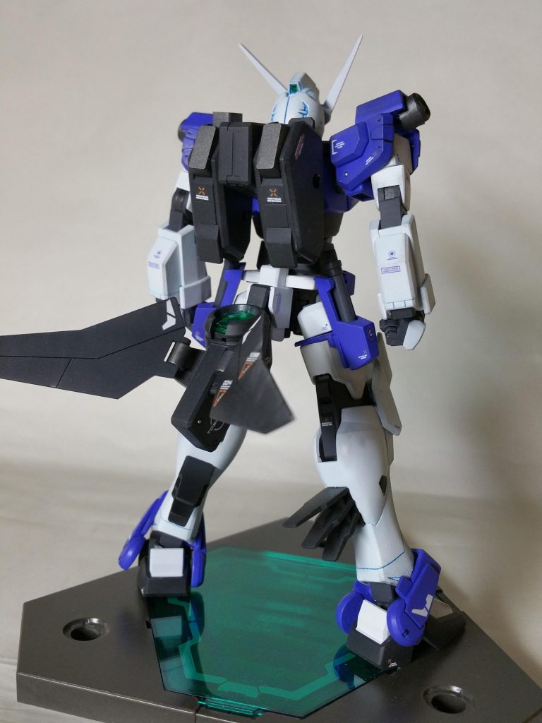 バックショット、GNドライヴはケルディムの外付けタイプのを採用。バックパックやウィングはノーザンポッドのものをそのまま使用しました。