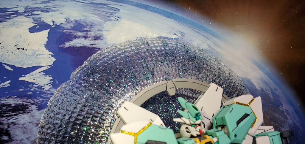 大気圏離脱シーンの別バージョン。突破した時の光の飛び散りがキレイだったので、やっつけですが作りました。透明なボウルにラメを塗って粒子表現としています。