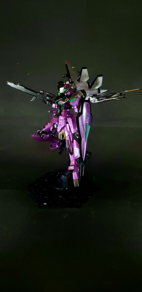 ES04B ビームサーベルストライクダガーなどに装備された物の改良型。2本装備。Mk438/B 2連装多目的ミサイル ヴュルガーSA10シールドの裏側に内蔵されているミサイル。Mk315 スティレット投擲噴進対装甲貫入弾両腰アーマーに収納されている投擲武器。クナイのような形をしている。ネオはこれでフリーダムのシールドを破壊した。