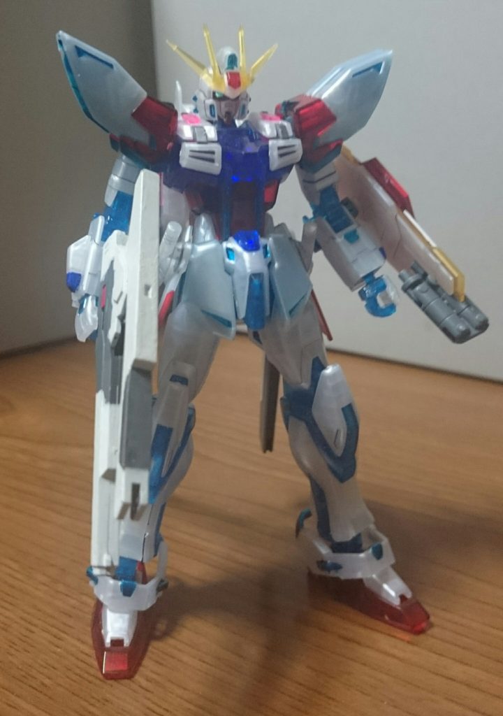 ・各武装&ユニバースブースター装着ライフルはさすがに塗装が面倒なので、以前作ったものから流用してるっス。またシールドの新規パーツや、ユニバースブースターのビーム砲のバレル部分など、色が足りてないところをちょこちょこ塗ってるっスでは以下アクションっス~