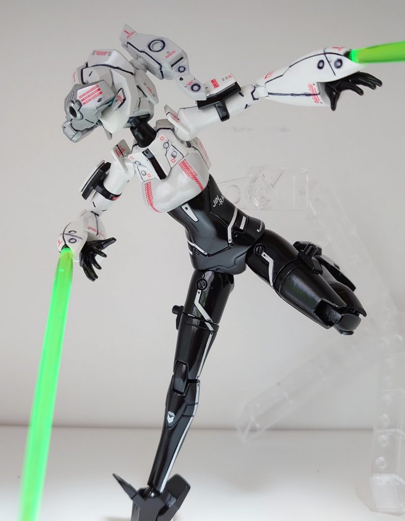 バイザーがいい味を出している気がする。