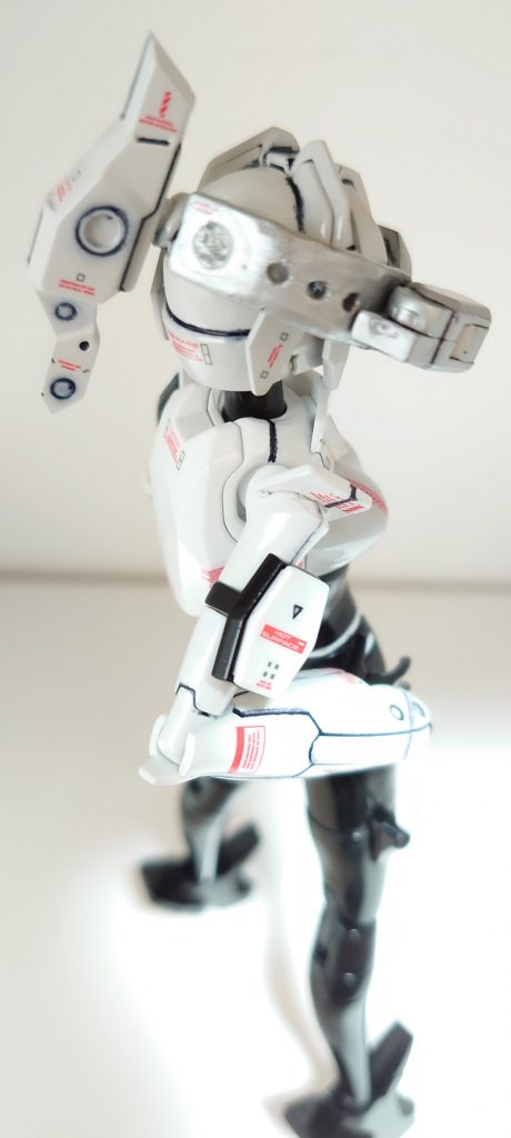 バイザー接続部の穴(小)も、いい味出してるZE☆