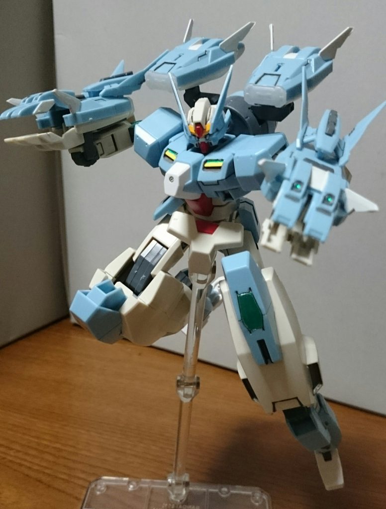 ・イフリートモード足の方が太陽炉と本体を連結させてる風で好みっス。つか足長!劇中ではトランザムしてたんで、金ぴかのジーエンアルトロンと一緒にプレバンかなと期待してたんスけどねぇ…まさか未だに音沙汰無しとは…では以下アクションっス~(タイガくんすごく多め)