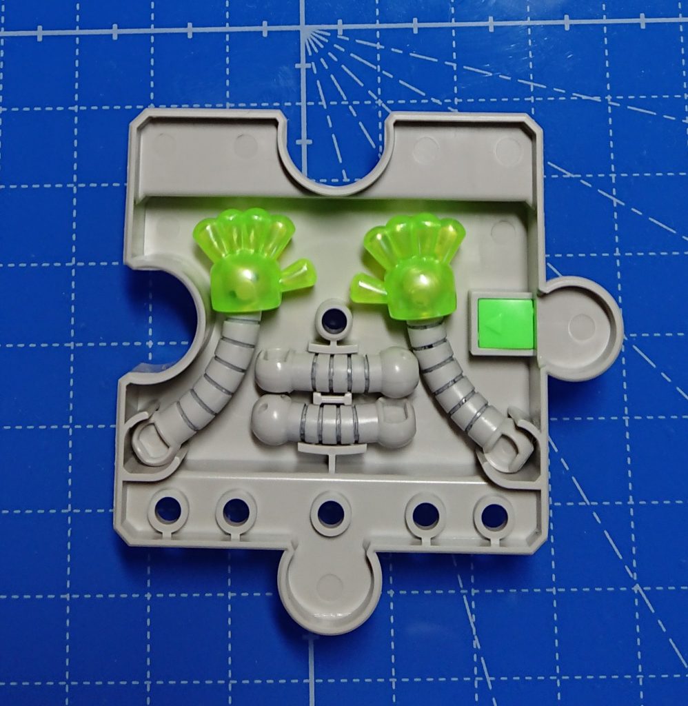 球形時等に余剰となったパーツは、台座の裏にしまえるのが嬉しいです。