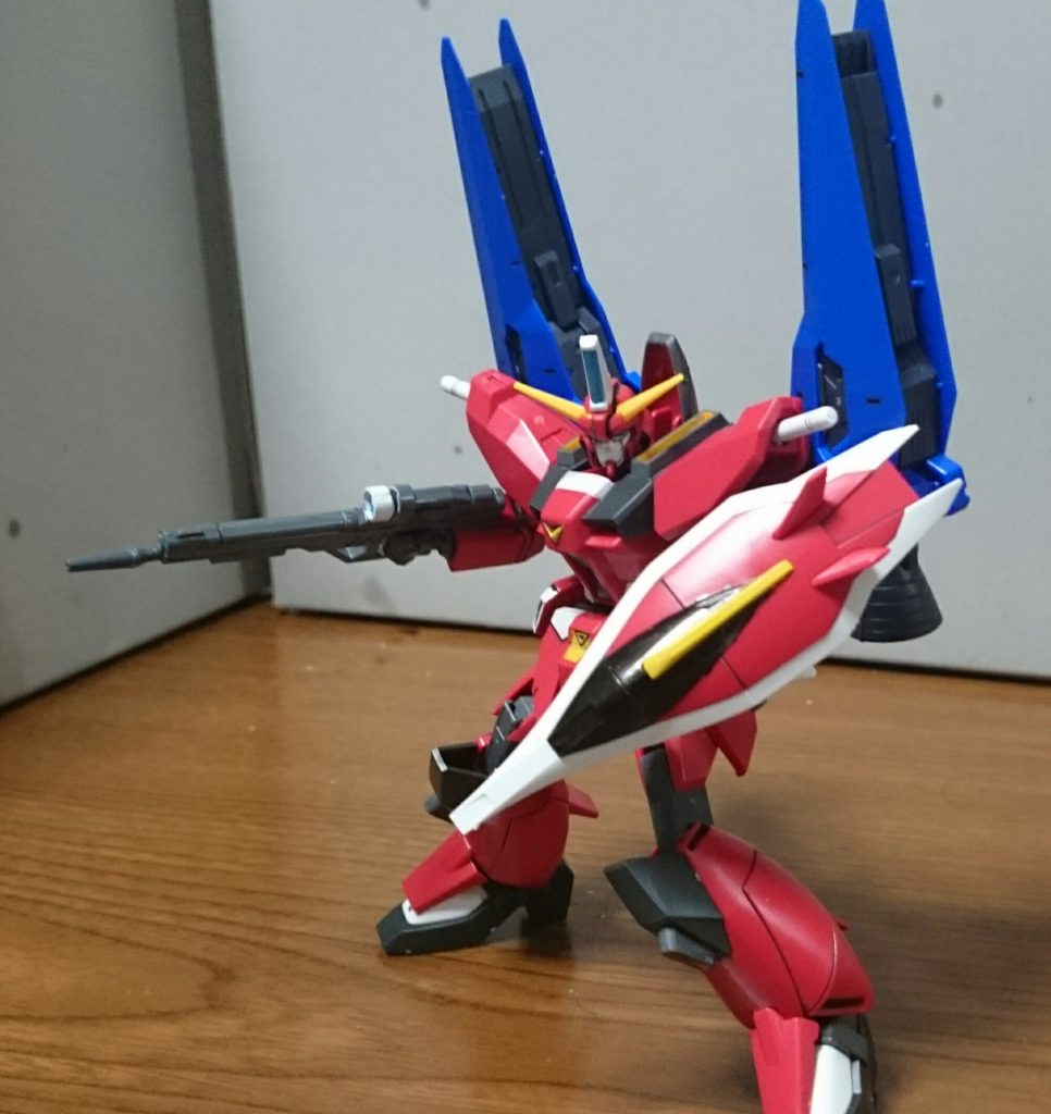 昔のキットでも背中に3mm穴があれば取り付け可能っス。セイバーはテルティウムのバックパックと似たような場所に3mm穴があったっスね