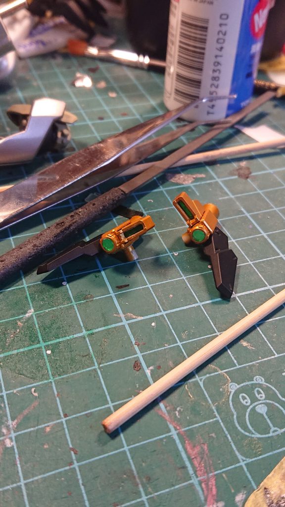 センサー部にはプラ板を切ってクリアグリーンで塗装したものを嵌め込んでいます。 