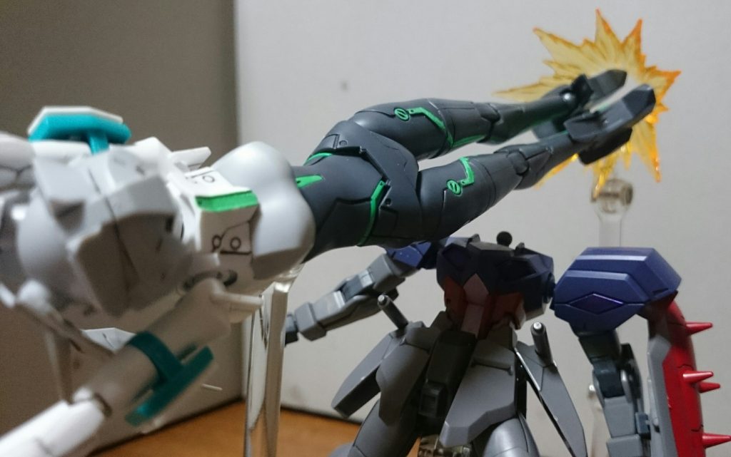 最後はどこかで見たことのある回転両足蹴りで敗北。