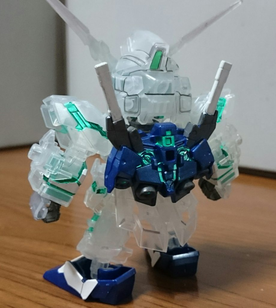 ・背面ひとつめのユニコーンはバックパックのサイコフレームをロイヤルメタレッドで塗装したんスけど、あまり目立たなかったっス。それに比べてメタグリーンはけっこう目立ってるっスね