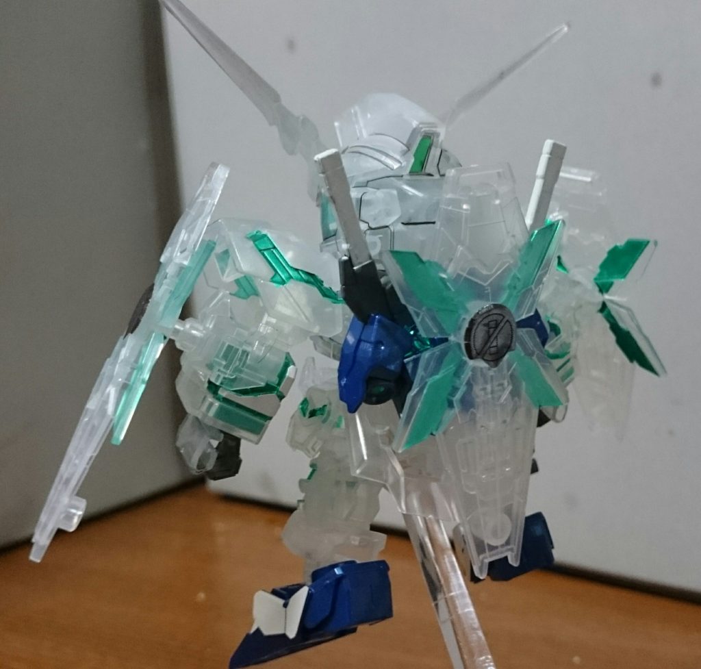 ・フル装備・背面シールドの一枚は背中に配置。正面からは殆ど見えないっス…では以下アクションっス~