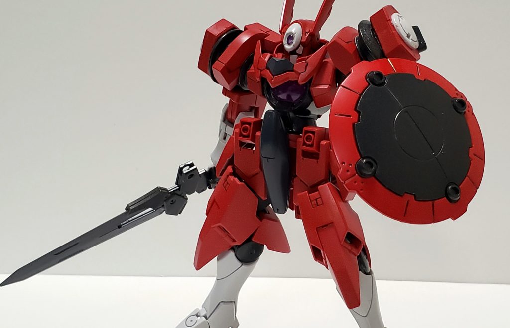 GNブレイド。宇宙で産出されたレアメタルを使用し強靭かつ軽量の刃の開発に成功した。バスターソードより取り回しもよく、後の機体にも限定的に採用された。