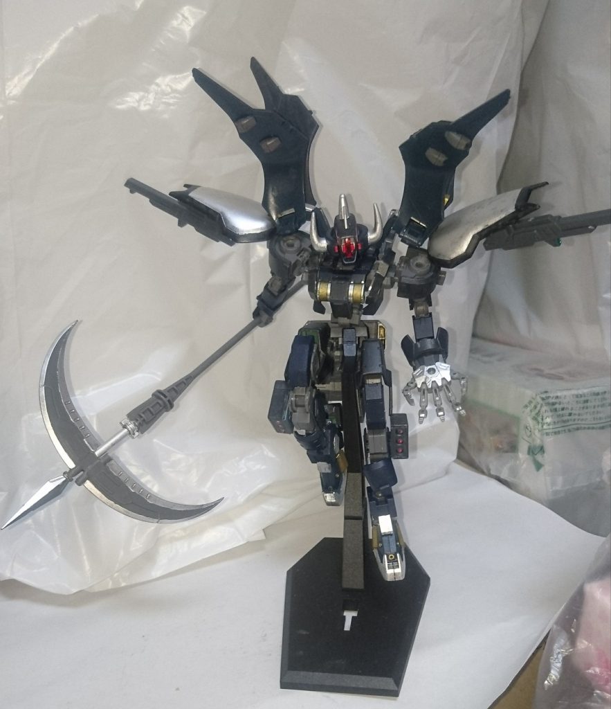 アクティブクローク展開6枚の羽によって、悪魔っぽさ全開ですね。左右の羽に付けているレールガンは360度、上下にも多少の可動が可能で、広範囲に射撃可能です。※武器の紹介については前作参照。