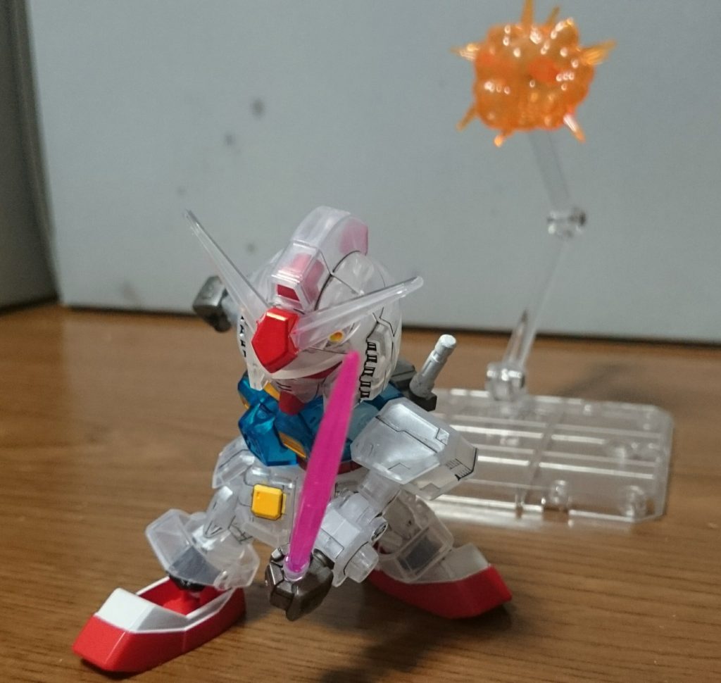 飛んで、斬って、(コロニーに)穴が空く