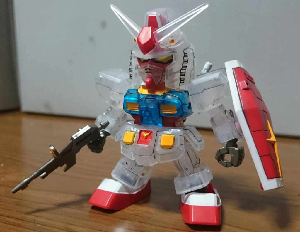 クリア箇所はEGと同じで白い部分と青い部分スね。思ったよりは塗装箇所少ないヤッタ!……とか思いはしたけれど、いざ塗り始めるとそれでもそこそこきつかった…