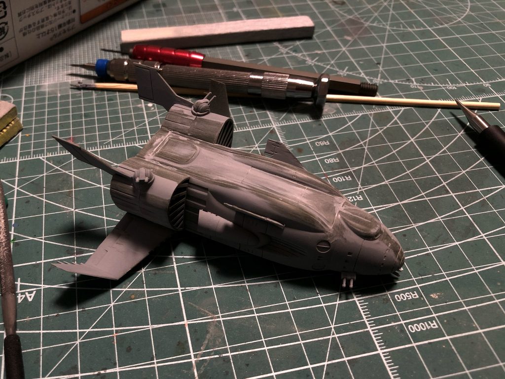 捨てサフ後にモールド掘り直し+パテで隙間埋め。