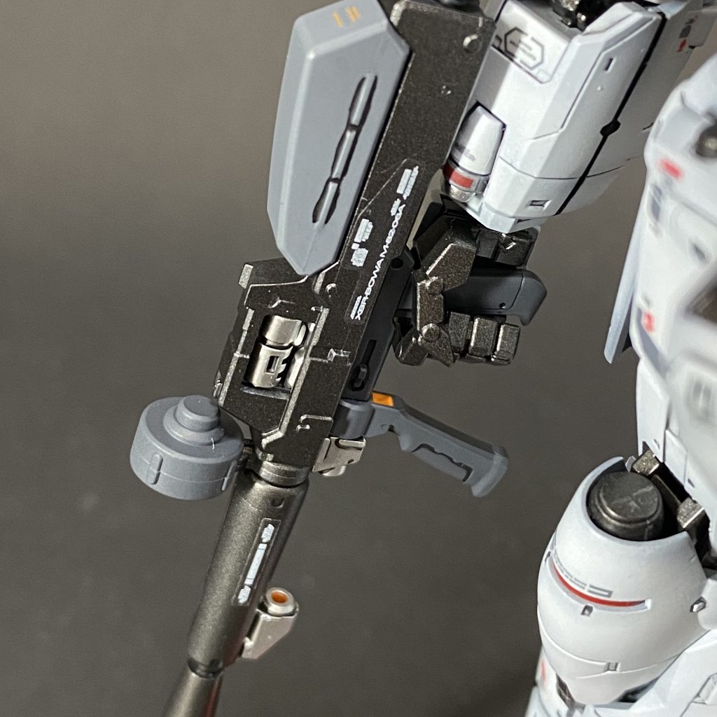 細かい色分けはパーツ分割の恩恵をモロに受けてます。ですがやはりマスキングでの色分けは必須。腕が上がった作業ですね。