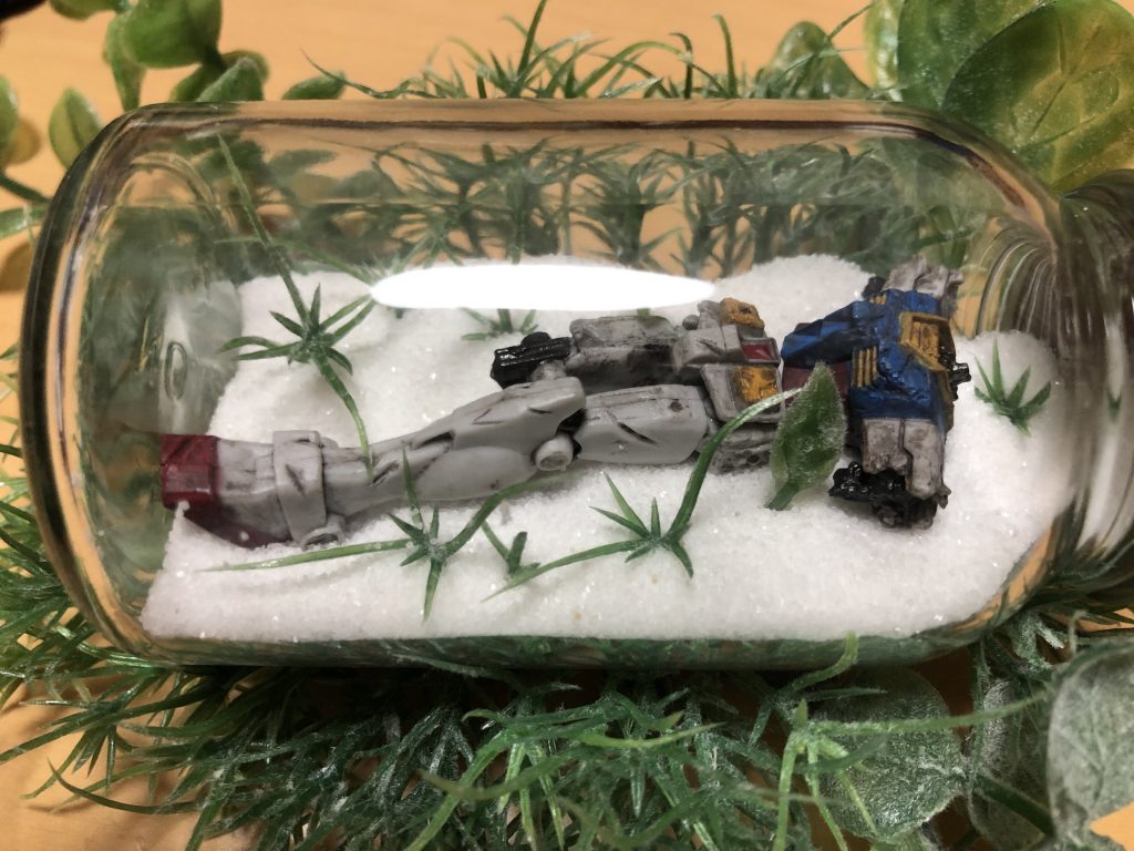 キットは食玩オマケのMSイマジネーションから。瓶はキットを入れるのに、口の大きなクスリ瓶を使っています。