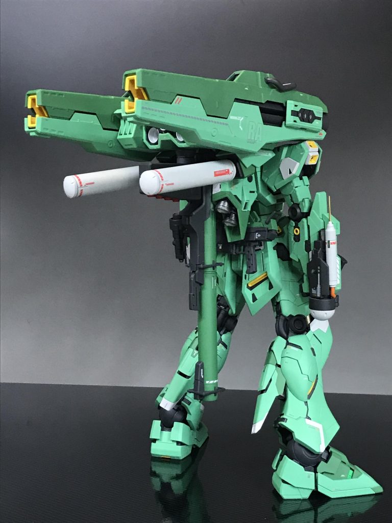 全体的に白と黄色の差し色を入れ、メリハリつけました。