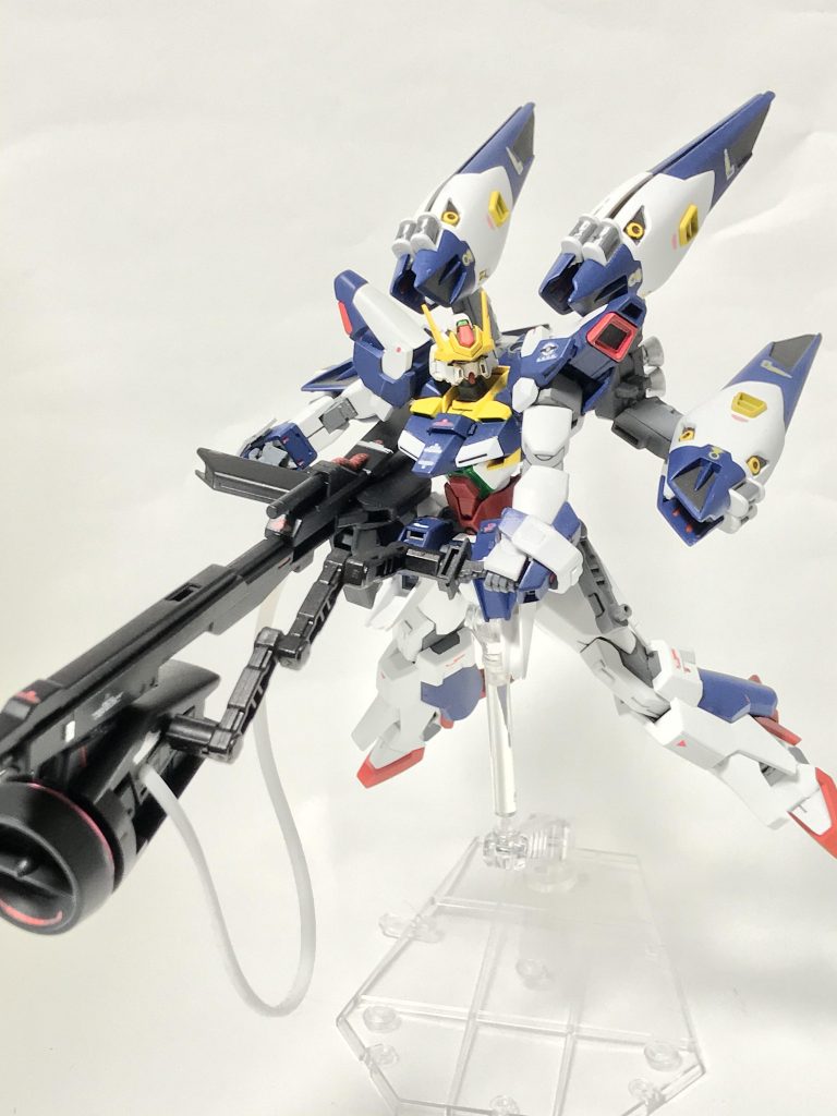 この機体最大の特徴的な武器Iフィールド・ランチャー大型武器のため取り扱いが非常に難しい