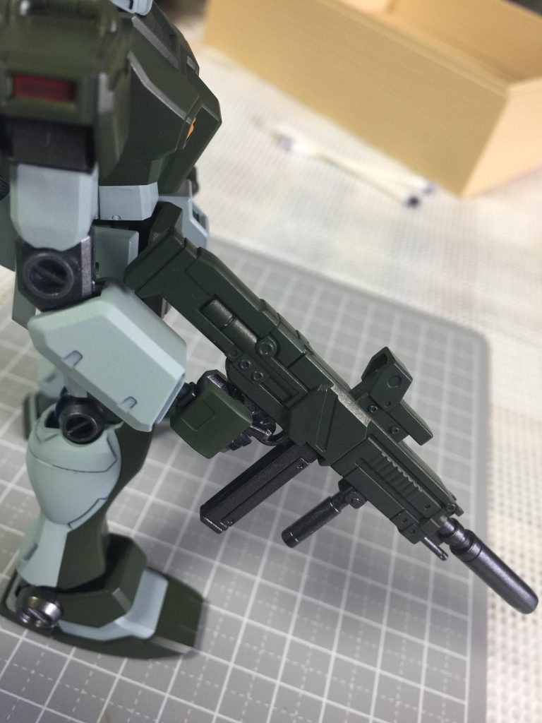 ちょっと攻撃力を上げておきたかったので、ライフルは簡単フィニッシュしたまま乗り捨ててあったジェスタから奪ってきて塗りました。