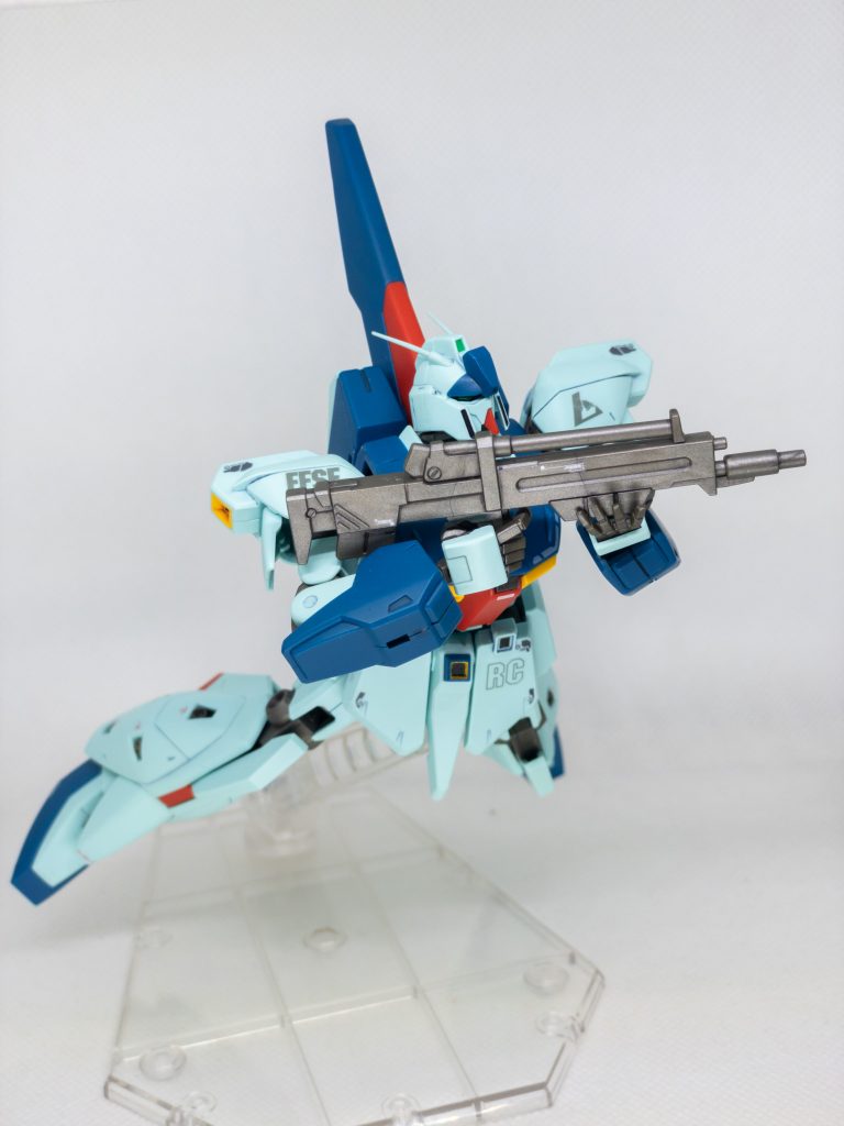 逆襲のシャア系のキットは上を向いてるポージング合いますよね。