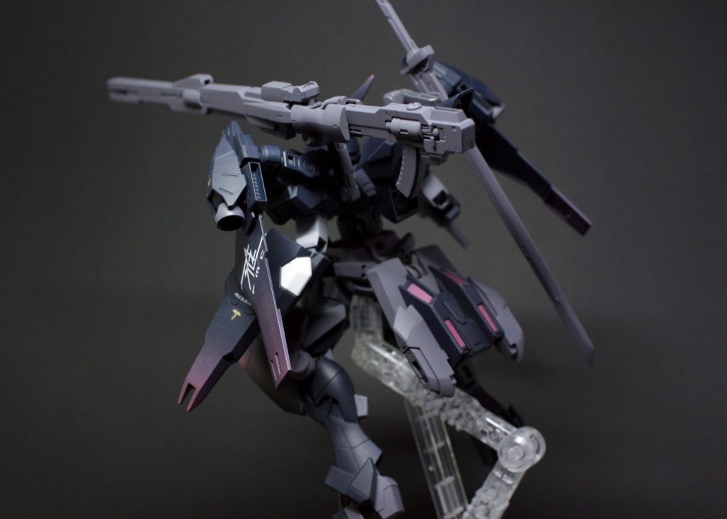 30MMのカスタムパーツ/Pジムカーディガン/キュリオスのGNマシンガンをベースにし、折り畳みギミックはフラウロスの腕を生かしてみました。